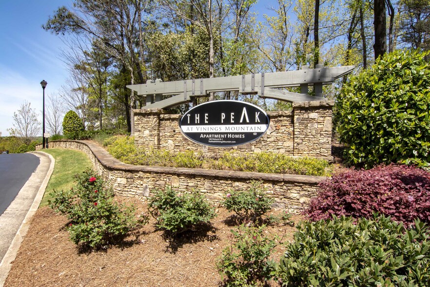 Primary Photo - Residences at Vinings Mountain