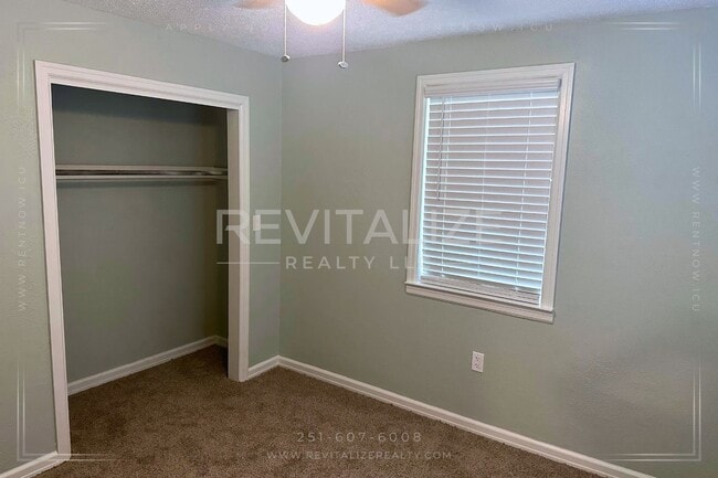 Building Photo - COMING SOON: Newly Renovated 3 Bed, 1.5 Ba...