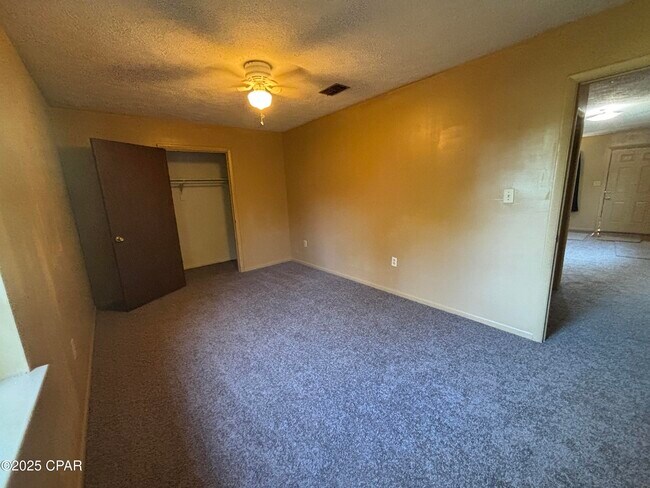 Building Photo - 2719 E 8th St