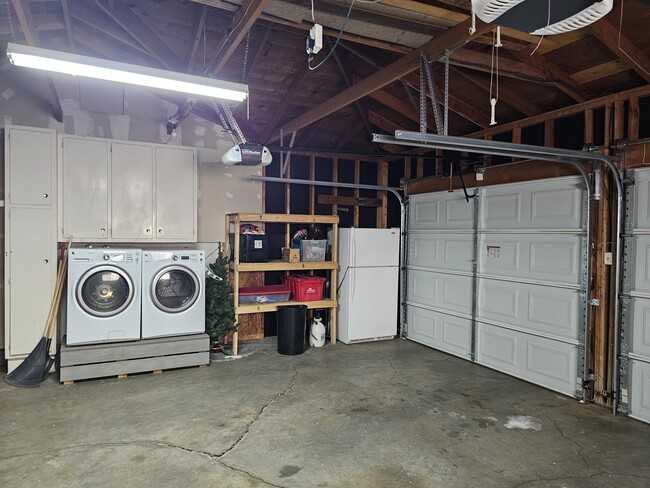 Building Photo - 2701 Cagua Dr NE