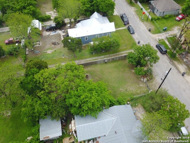 Building Photo - 622 Muncey-