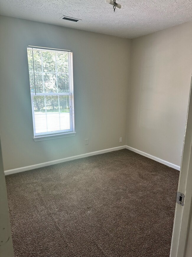 Building Photo - 1107 Riviera Dr