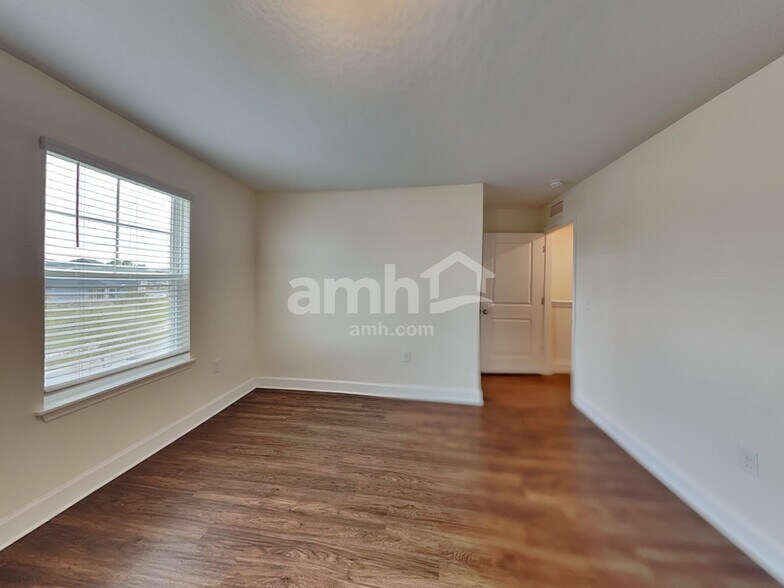 Building Photo - 325 Pine Terrace Dr