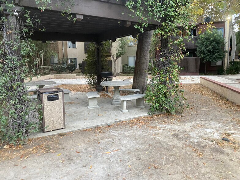 Building Photo - 18350 Hatteras St