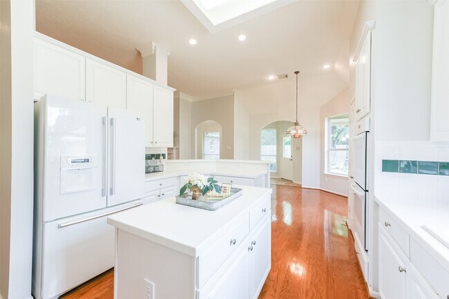 Building Photo - 14610 Farrawood Dr