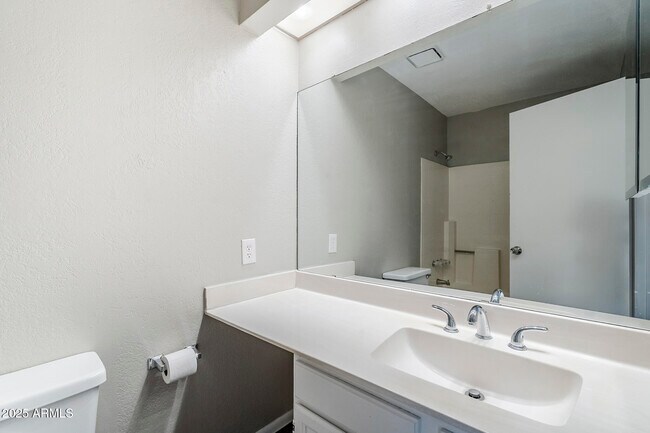 Building Photo - 818 S Westwood