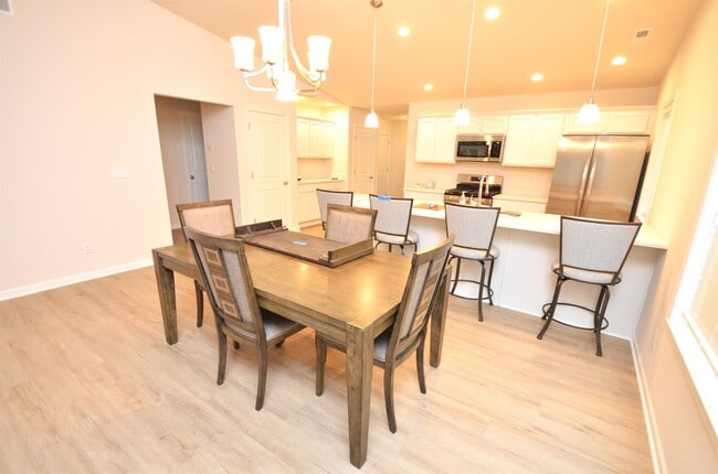 Building Photo - 4483 Squaw Vly Dr