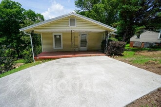 Building Photo - 1405 6th Ave