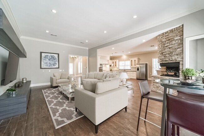 Building Photo - 9660 Fairdale Ln