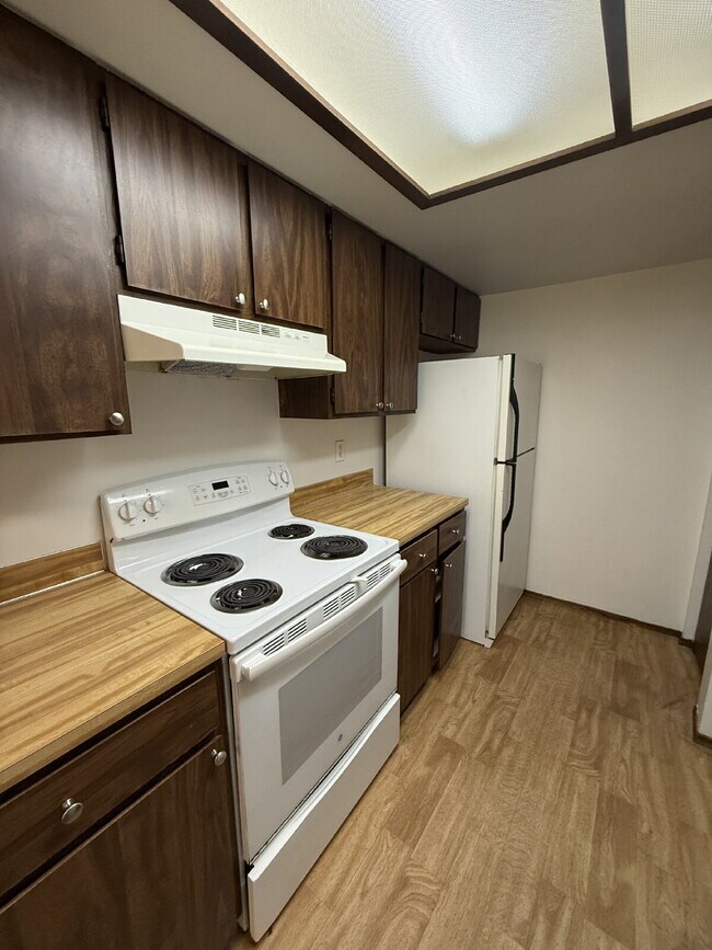 Building Photo - Hidden Gem in Auburn Available Now!