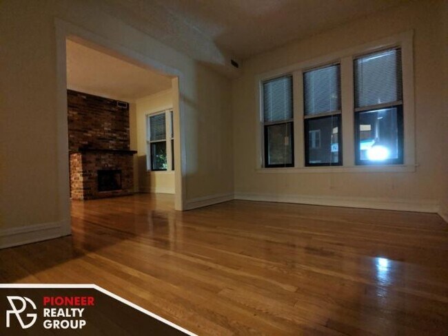 Building Photo - 2 bedroom in CHICAGO IL 60657