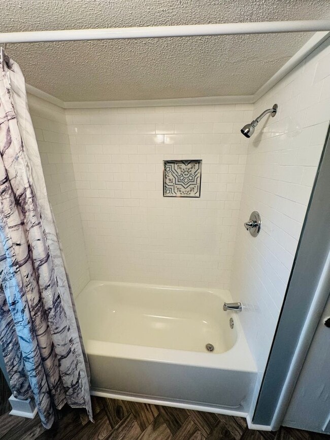 Building Photo - For Lease - 2 Bed, 1 Bath, 960 sq ft Home ...