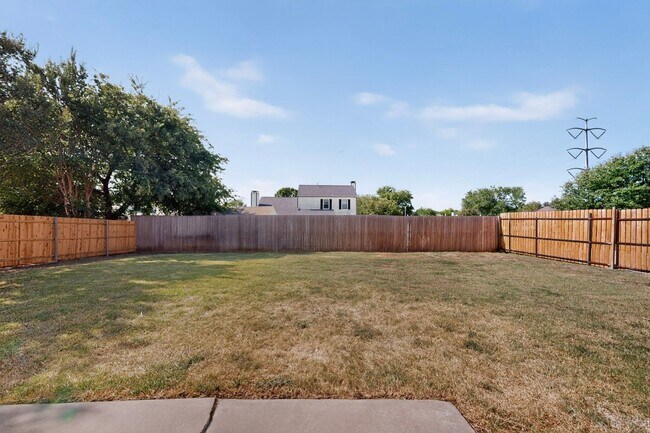 Building Photo - 1600 Crimson Ct