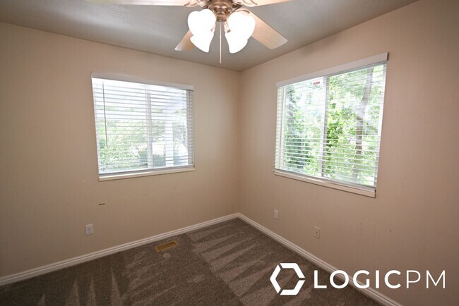 Building Photo - 4616 S Zenia Mdws Ct