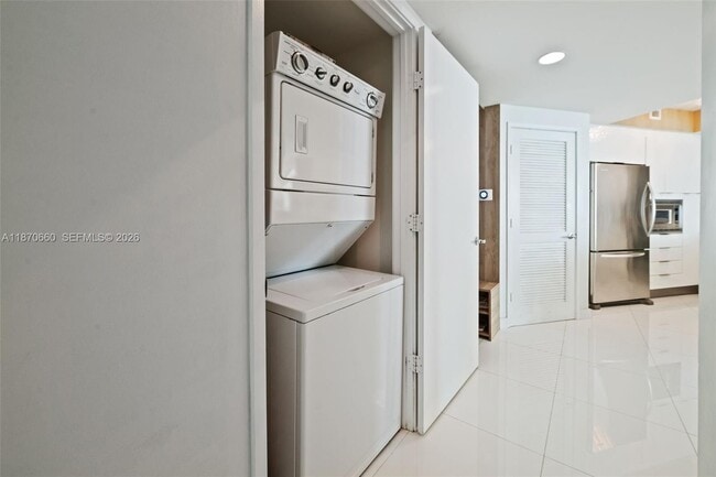 Building Photo - 150 Sunny Isles Blvd