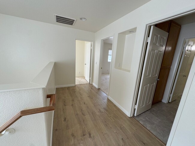 Building Photo - 3 bedroom -2.5 bathroom House