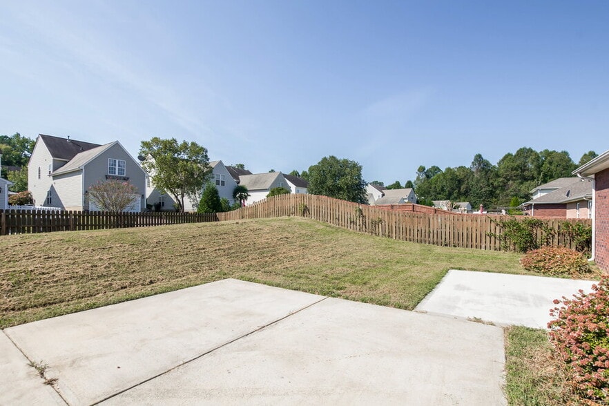 Building Photo - 6246 Silver Chime Way