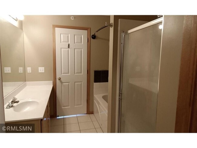 Building Photo - 5050 Holly Ln N