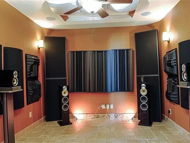 Building Photo - 5809 Avery Island Ave