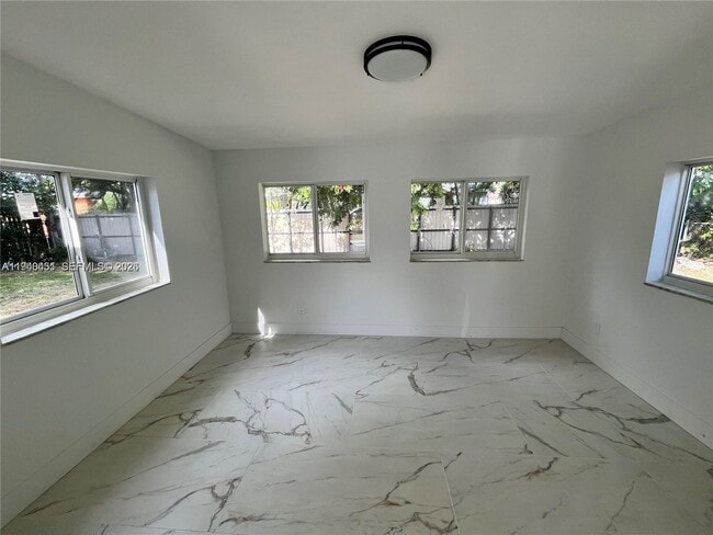 Building Photo - 971 NW 200th Terrace