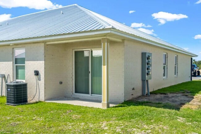 Building Photo - 3835 Avon Rd