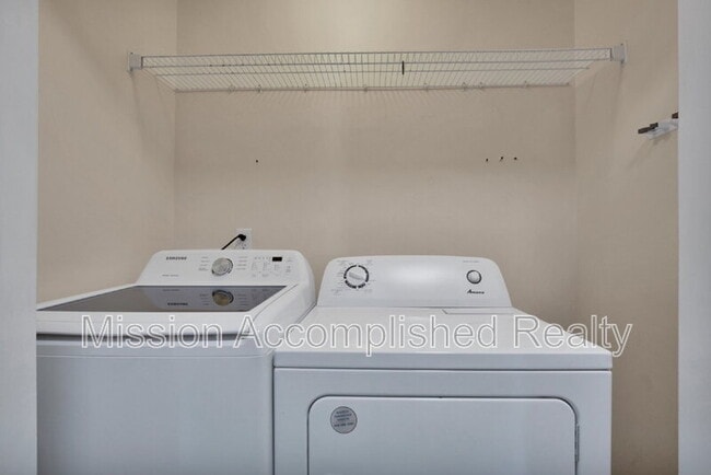 Building Photo - 304 Hawthorn Dr