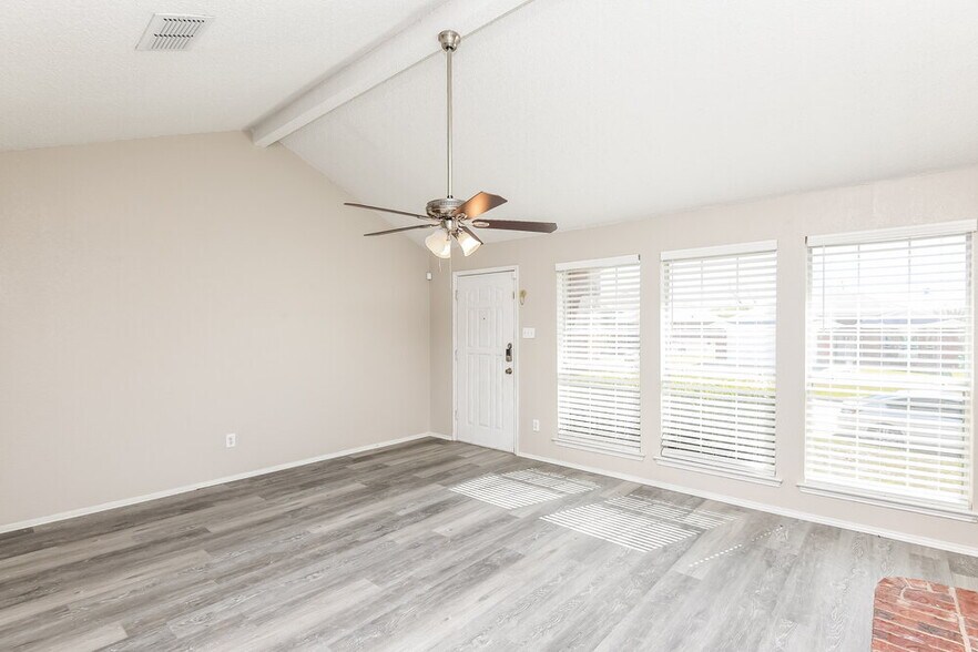 Building Photo - 2428 Ensenada Ln