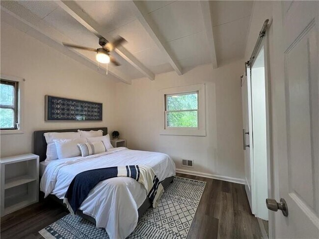 Building Photo - 2956 Monterey Dr