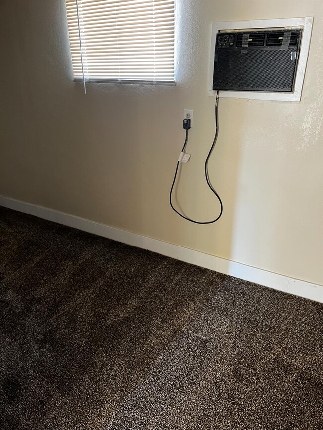 Building Photo - 4657 E Grant Ave