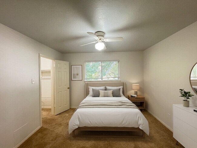 Building Photo - 210 Rolling Plains Dr