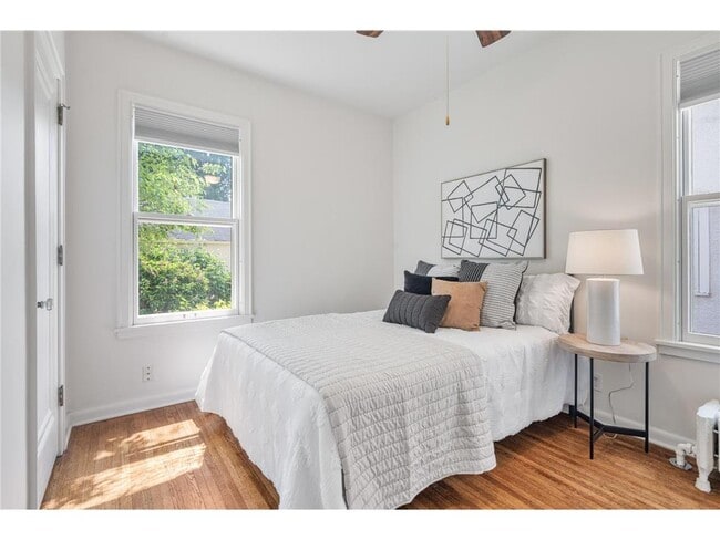 Building Photo - 1621 W 25th St