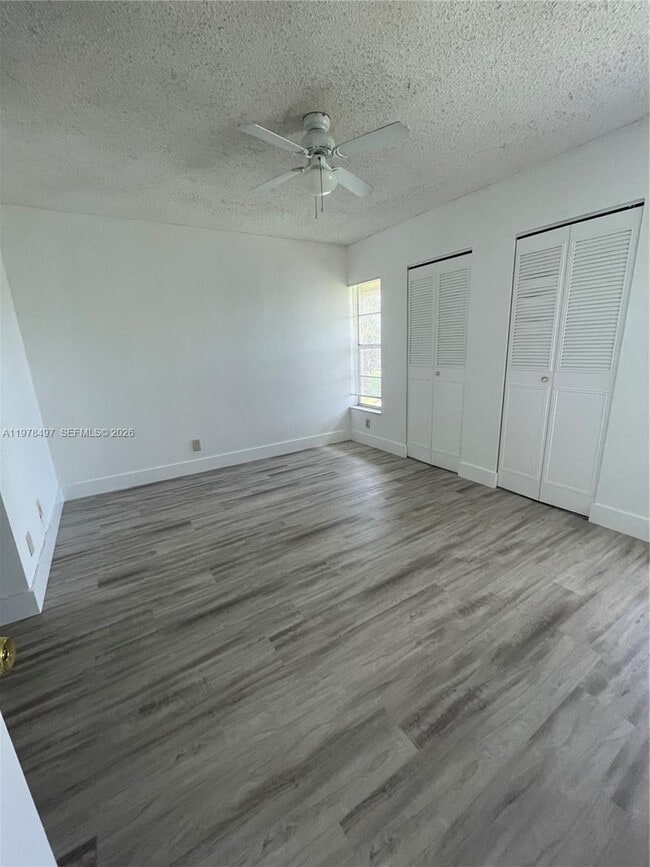 Building Photo - 918 Twin Lakes Dr