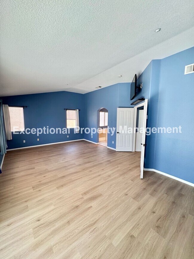 Building Photo - Ready to move in 4 bed 3 bath pool home
