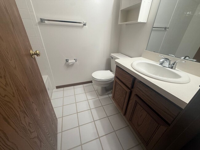 Building Photo - 2-Bedrom Condo Apartment in Broadview Hts!!