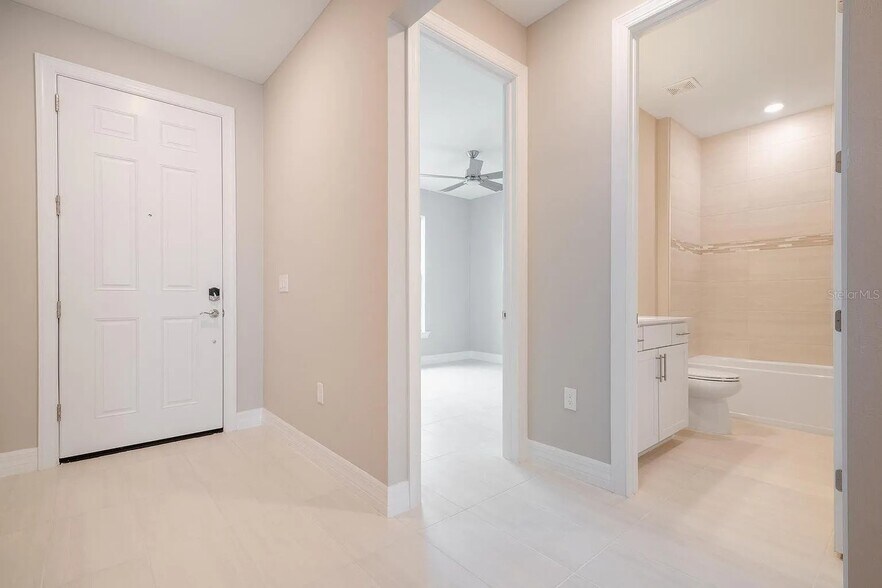 Building Photo - 2175 Darley Oak Way