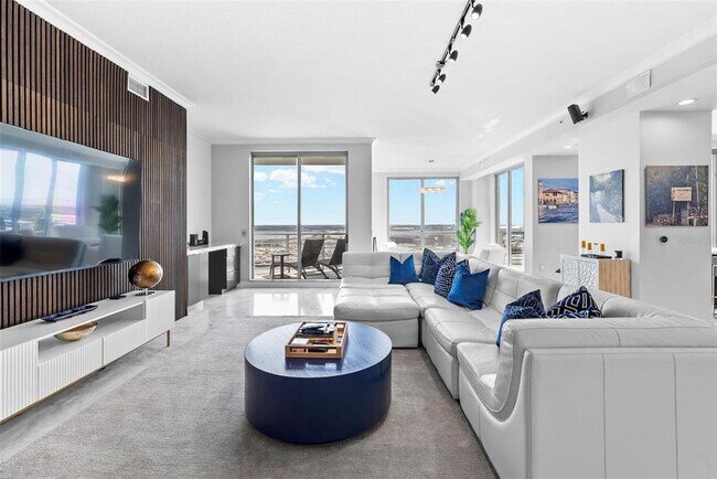 Building Photo - 449 S 12th St