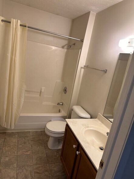 Building Photo - 15 S Shafer St