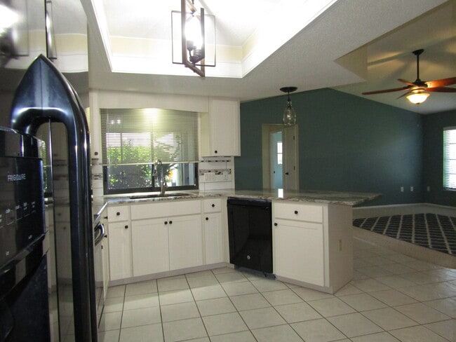 Building Photo - 5822 Jackson Ln
