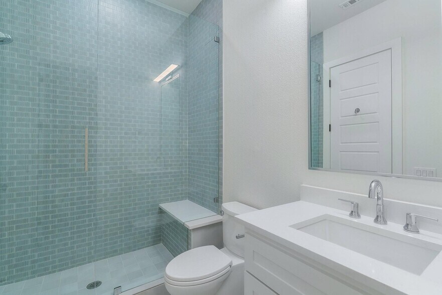 Building Photo - 3311 Regent Dr