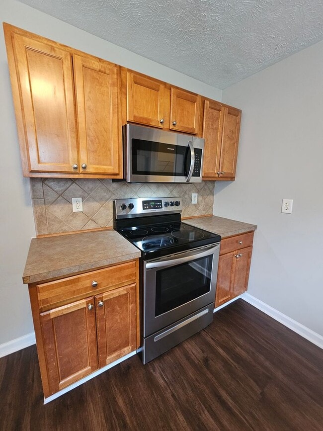 Building Photo - NEW LISTING!!!!!