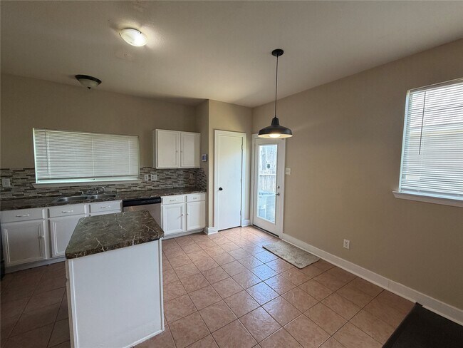 Building Photo - 11736 Chanteloup Dr