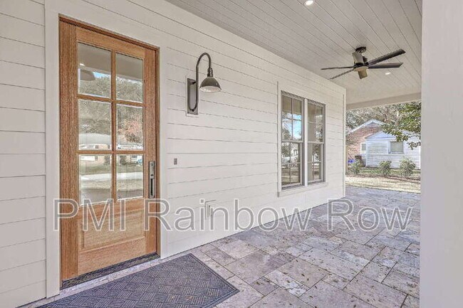 Building Photo - 755 Adluh St