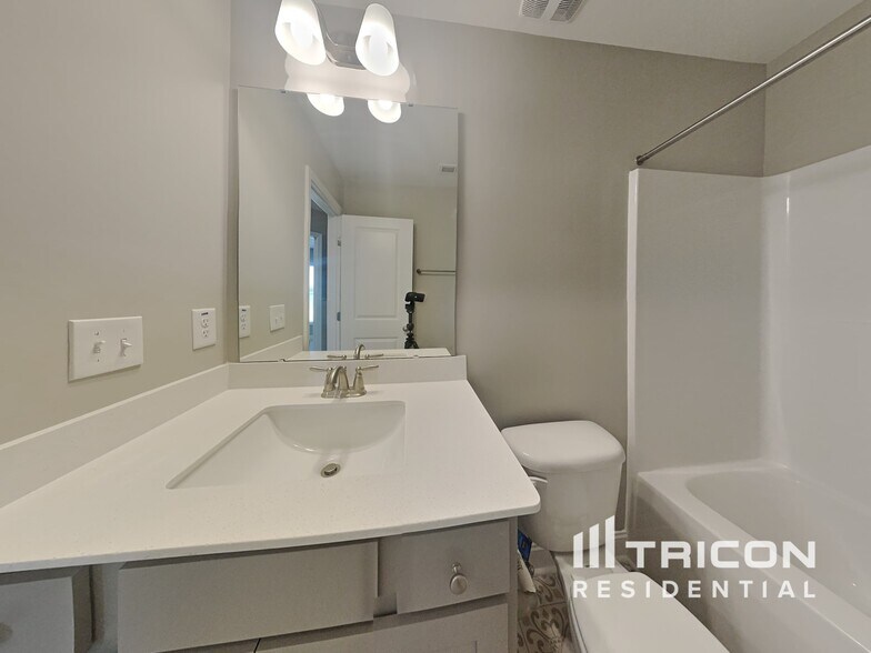 Building Photo - 49 Fish Whistle Ct