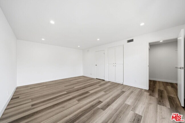 Building Photo - 6212 Fulton Ave