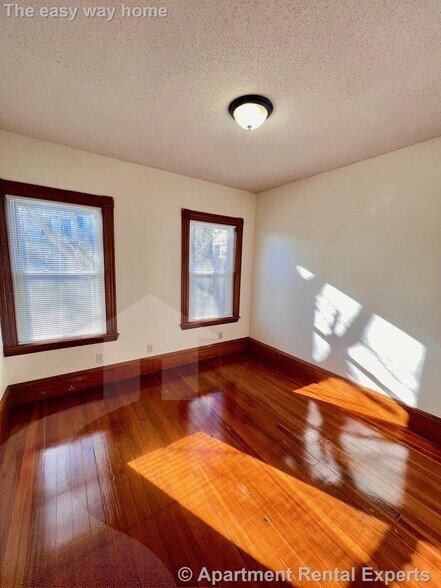 Building Photo - 22 Temple St