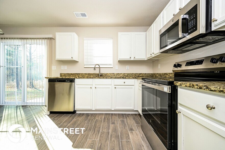 Building Photo - 6600 Browns Mill Ferry Dr