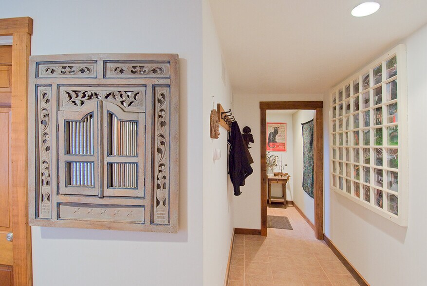 First floor entry - 268 West St