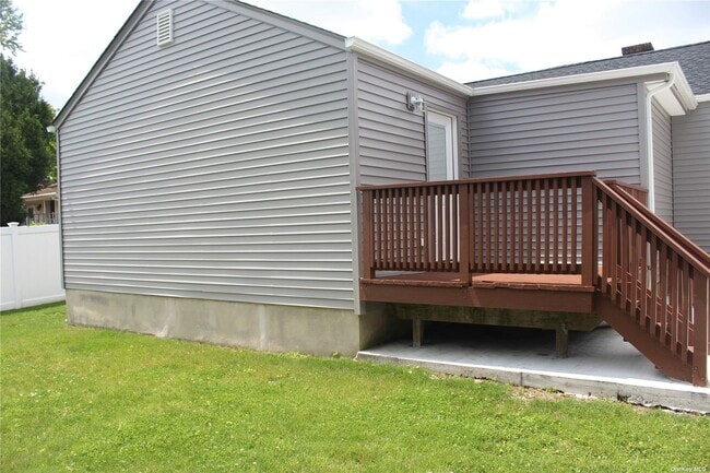 Building Photo - 9 Sinclair St