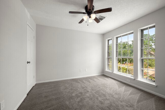 Building Photo - 16518 Elmwood Point Ln