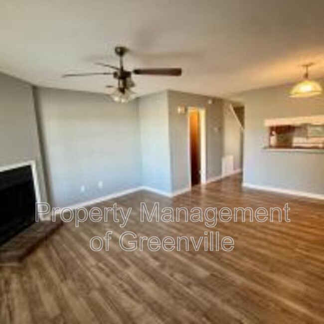 Building Photo - 212 Cavalier Dr